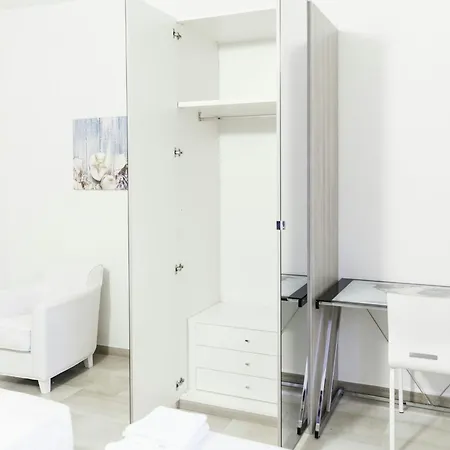 Auf Dem Messegelaende 14- In Der Naehe Des Zentrums Und Gegenueber Dem Messegelaend By Interhome * Boloňa